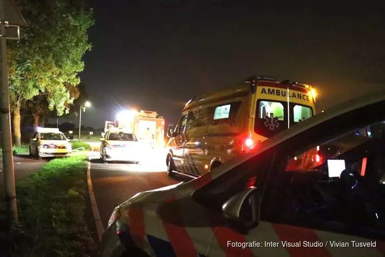 Auto belandt in het water bij Abcoude, bestuurder niet aangetroffen