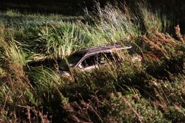 Auto belandt in het water bij Abcoude, bestuurder niet aangetroffen