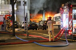 Tientallen woningen ontruimd na grote brand kringloopwinkel Postjesweg