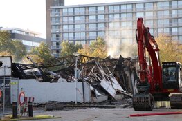 Ravage na brand Rataplan Postjesweg bij daglicht goed zichtbaar