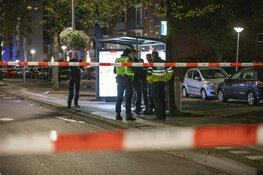 Man neergeschoten in Amsterdam, explosief op straat gevonden, EOD doet onderzoek