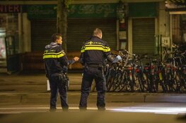 Man neergeschoten in Amsterdam, explosief op straat gevonden, EOD doet onderzoek
