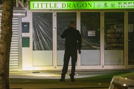 Man neergeschoten in Amsterdam, explosief op straat gevonden, EOD doet onderzoek