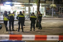 Man neergeschoten in Amsterdam, explosief op straat gevonden, EOD doet onderzoek