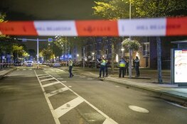 Man neergeschoten in Amsterdam, explosief op straat gevonden, EOD doet onderzoek