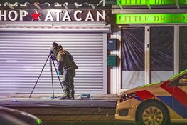 Man neergeschoten in Amsterdam, explosief op straat gevonden, EOD doet onderzoek