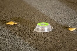 Man neergeschoten in Amsterdam, explosief op straat gevonden, EOD doet onderzoek