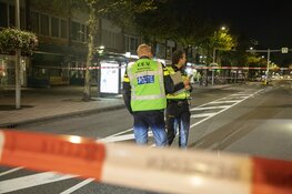 Man neergeschoten in Amsterdam, explosief op straat gevonden, EOD doet onderzoek