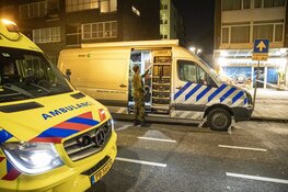 Man neergeschoten in Amsterdam, explosief op straat gevonden, EOD doet onderzoek