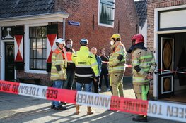 Deel van gevel van woning in Weesp ingestort