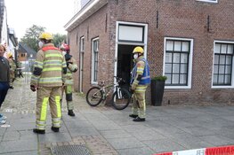 Deel van gevel van woning in Weesp ingestort