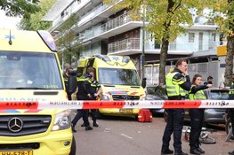 Slechthorende fietser botst op auto in Amsterdam-Buitenveldert