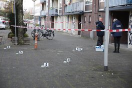 Geschoten op flat Naaldwijkstraat in Amsterdam