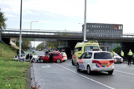 Auto crasht na mogelijke achtervolging in Amsterdam