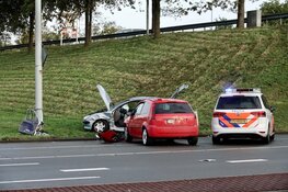 Auto crasht na mogelijke achtervolging in Amsterdam