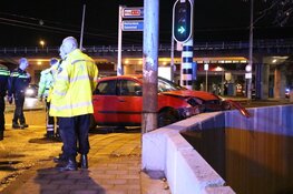 Automobilist onder invloed tegen muur gereden