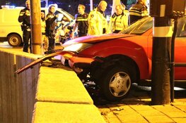 Automobilist onder invloed tegen muur gereden