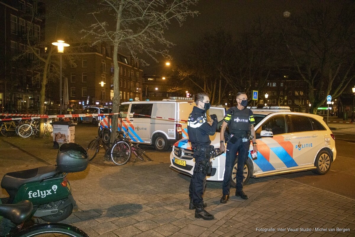 Man (21) zwaargewond na schietpartij Krugerplein Amsterdam