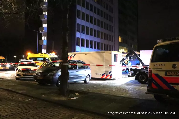 Man overleden na steekincident bij hostel Bos en Lommer
