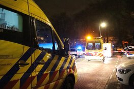 Man overleden na steekincident bij hostel Bos en Lommer