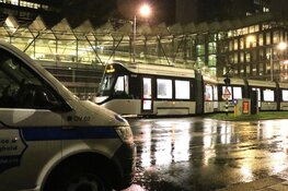 Gloednieuwe tram GVB voor Amsterdam Zuid ontspoort op eerste dag testperiode