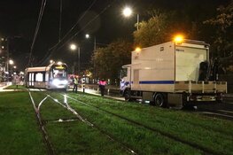 Gloednieuwe tram GVB voor Amsterdam Zuid ontspoort op eerste dag testperiode
