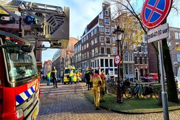 Gewonde bij korte felle brand in woning Oudezijds Achterburgwal