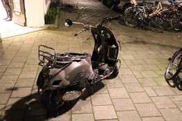 Scooter door brand verwoest in Baffinstraat