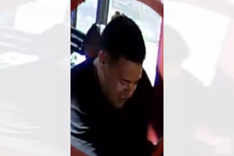 Gezocht: Diefstal rugzak uit eetcafé Vijzelgracht