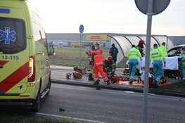 Zwaargewonde bij ongeval tussen bestelauto en bus