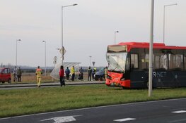 Zwaargewonde bij ongeval tussen bestelauto en bus