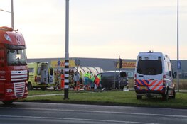 Zwaargewonde bij ongeval tussen bestelauto en bus