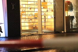 Ramkraak op kledingwinkel PC Hooftstraat