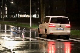 Fietser zwaargewond na aanrijding Van Nijenrodeweg