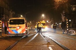 Fietser gewond na aanrijding met politieauto op Rozengracht