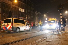Fietser gewond na aanrijding met politieauto op Rozengracht