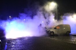 Twee auto&#39;s door brand verwoest op Balboaplein