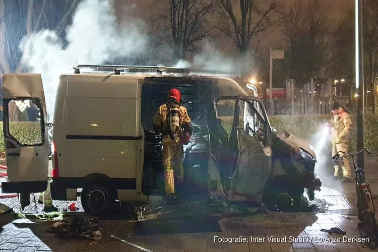 Bestelbus in brand in Osdorp