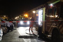 Twee personen naar ziekenhuis na brand in woning Amsterdam-Noord