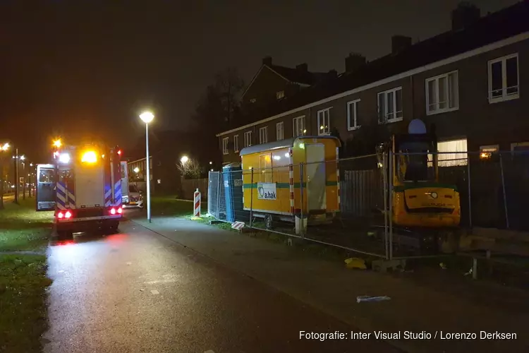 Graafmachine in brand langs de Burgemeester Roëlstraat in Amsterdam