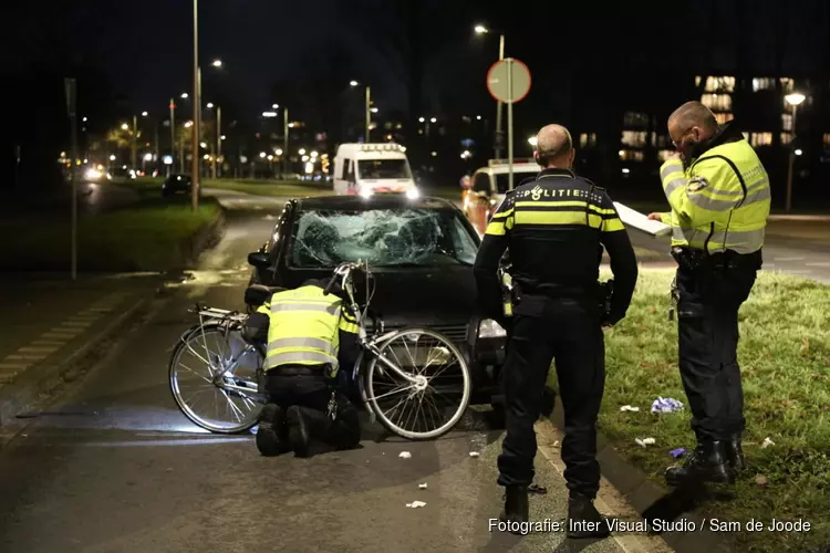 Fietser hard aangereden in Amsterdam, VOA doet onderzoek
