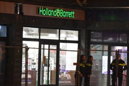 Winkel aan Bos en Lommerplein overvallen
