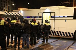 Politie treedt op na waarschuwingen tegen verboden demonstratie Museumplein: 100 aanhoudingen