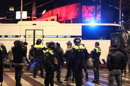 Politie treedt op na waarschuwingen tegen verboden demonstratie Museumplein: 100 aanhoudingen