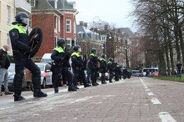 Politie treedt op na waarschuwingen tegen verboden demonstratie Museumplein: 100 aanhoudingen