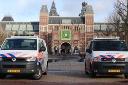 Politie treedt op na waarschuwingen tegen verboden demonstratie Museumplein: 100 aanhoudingen