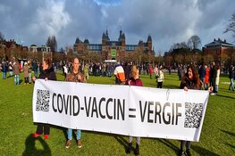 Politie treedt op na waarschuwingen tegen verboden demonstratie Museumplein: 100 aanhoudingen