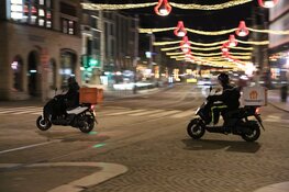 't Is Stil in Amsterdam: Slechts een enkeling laat zich zien in centrum, Centraal Station uitgestorven