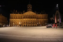 't Is Stil in Amsterdam: Slechts een enkeling laat zich zien in centrum, Centraal Station uitgestorven