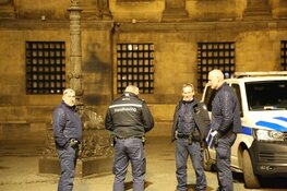 't Is Stil in Amsterdam: Slechts een enkeling laat zich zien in centrum, Centraal Station uitgestorven